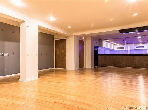 4th image of 465 W 41st St