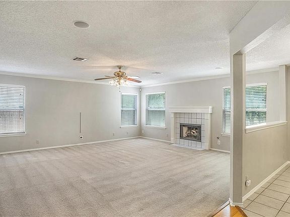 4th image of 608 Creekmont Dr