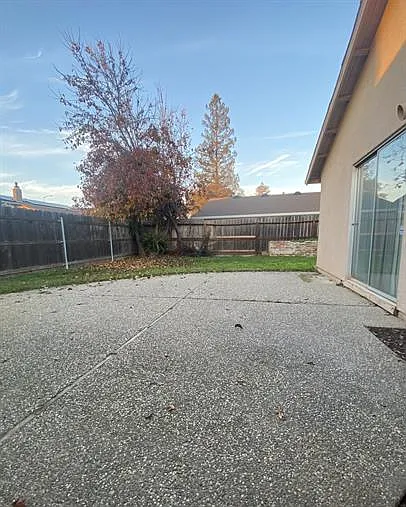 3 bed, 1479 sqft, $2,100 — Photo 2