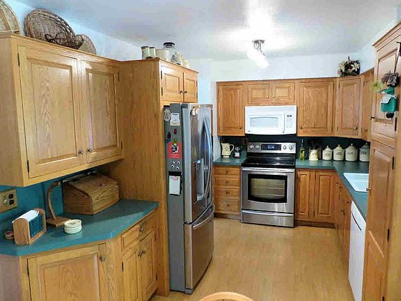 3rd image of 22 Shaker Ln