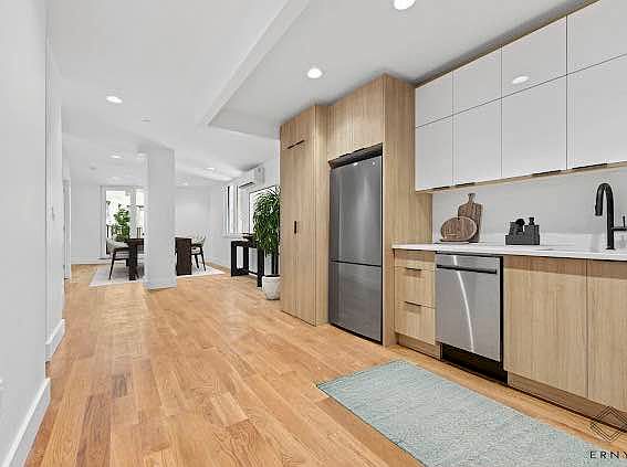 3rd image of 807 Washington Ave #9