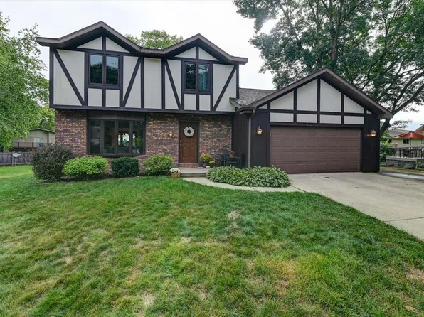 17 Menomonie Ct, Madison, WI 53704