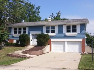 1665 Fairfield Ln, Hoffman Estates, IL 60169