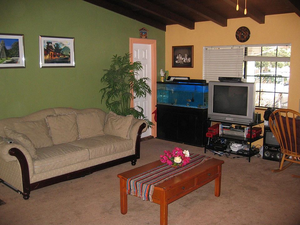 2nd image of 801 Wilson Ave