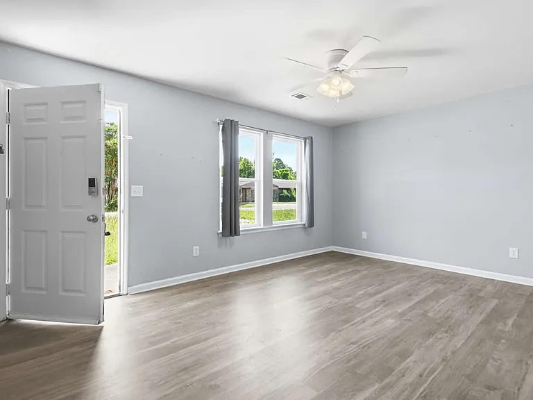 4421 Jenwood St — Photo 16