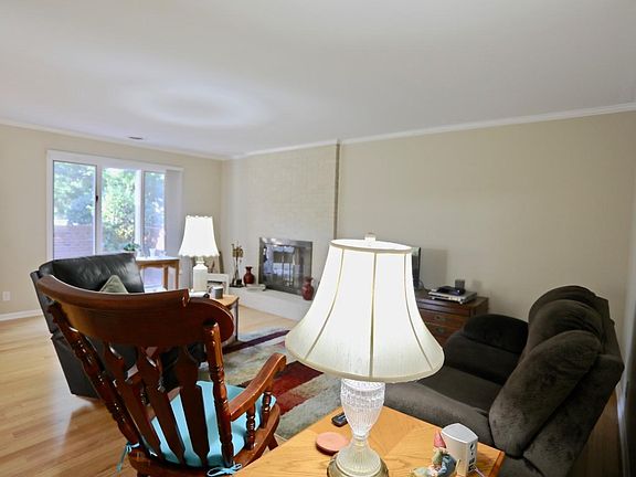 5th image of 114 Knollwood Dr