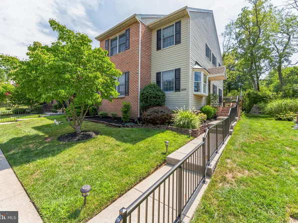 231 Georgetowne Ct, Royersford, PA 19468