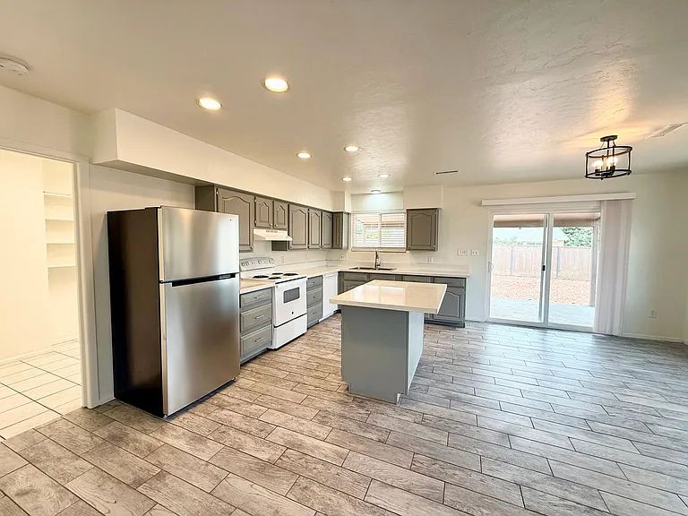 4558 N Miner Rd — Photo 8