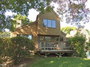 28 Farmstead Ln, Galena, IL 61036