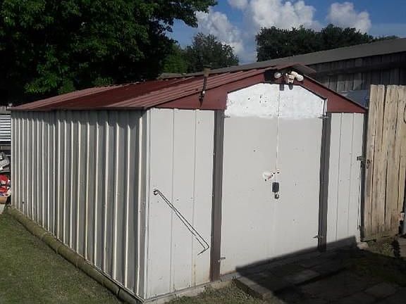 2nd image of 2510 Meadow Ln