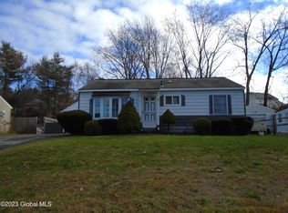 23 Jones Dr, Schenectady, NY 12309