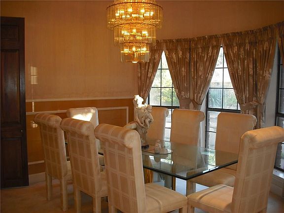 3rd image of 1122 Shady Oak Trl