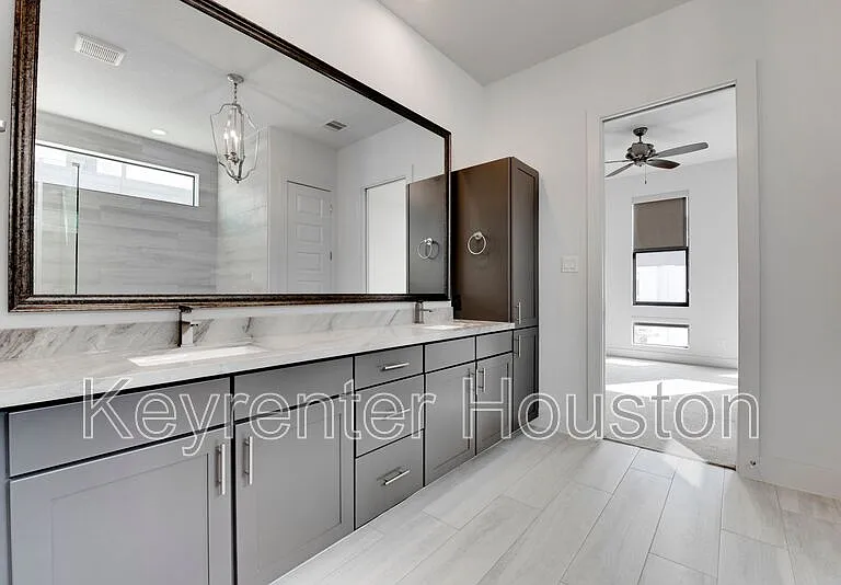2928 Lamar St — Photo 33
