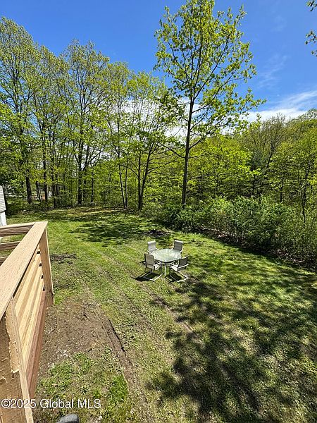 5th image of 683 Birchwood Drive