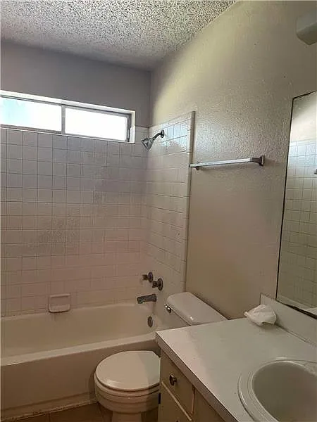 2 bed, $825 — Photo 3
