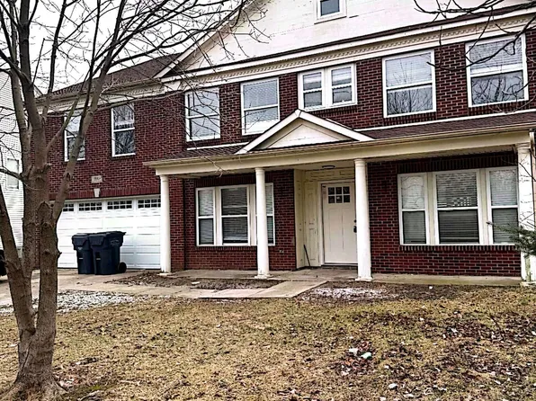 5883 N Attleburg Dr, McCordsville, IN 46055