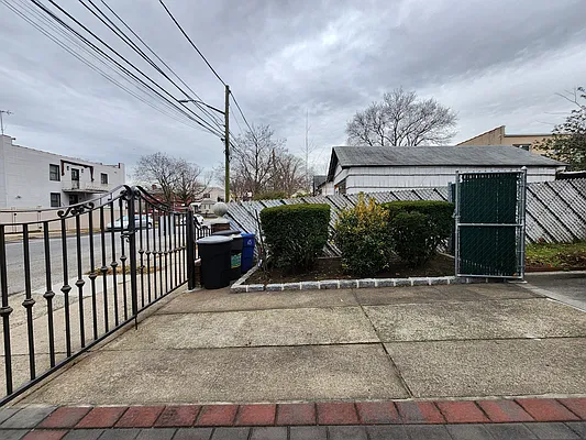 Rented by Astoria Realty | media 20