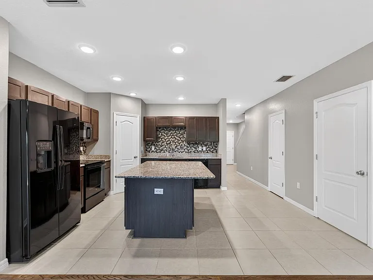 3842 Hampstead Ln — Photo 9