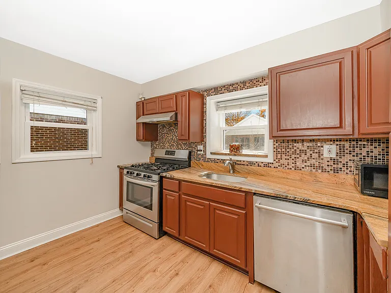 14 Milton Ct #1 — Photo 2