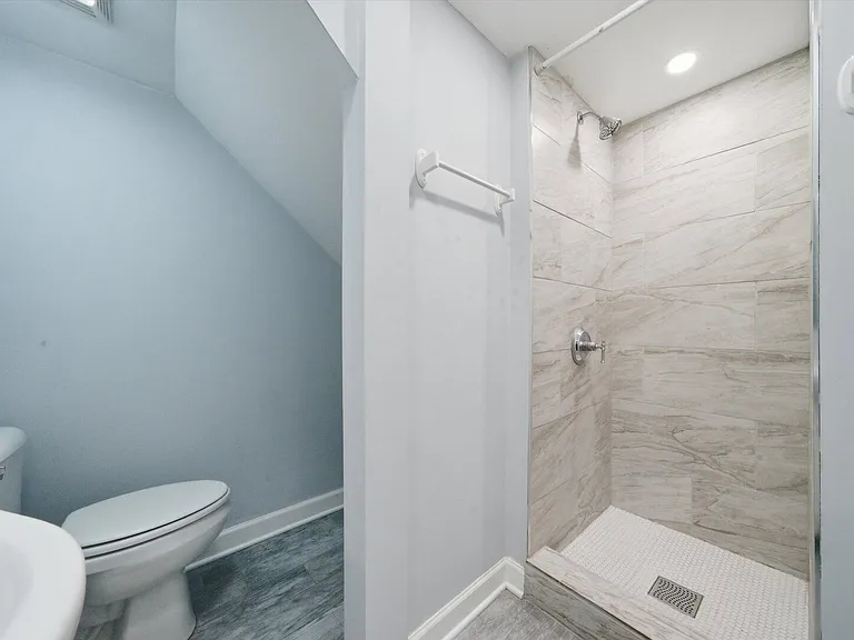 2125 W 18th Pl #1F — Photo 9