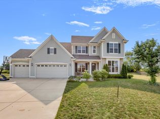 507 Fairwinds Ct, Mukwonago, WI 53149