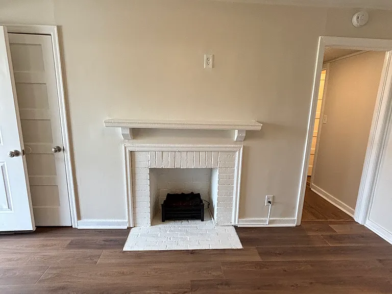 4201 Hawthorne Ave SW — Photo 6