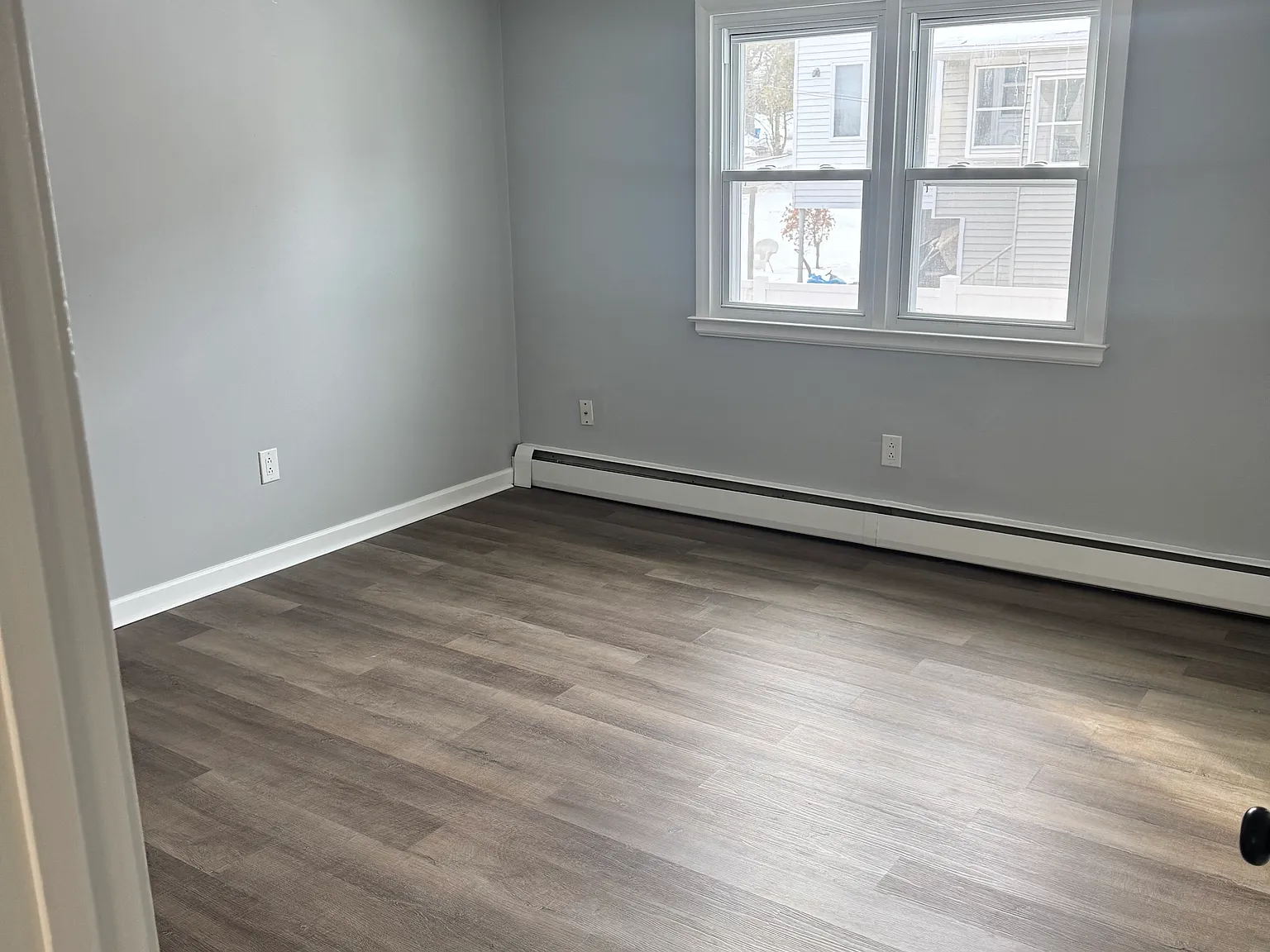 3 bed, 981 sqft, $1,900 — Photo 2