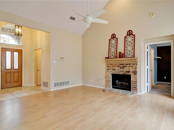 4th image of 4941 Great Divide Dr