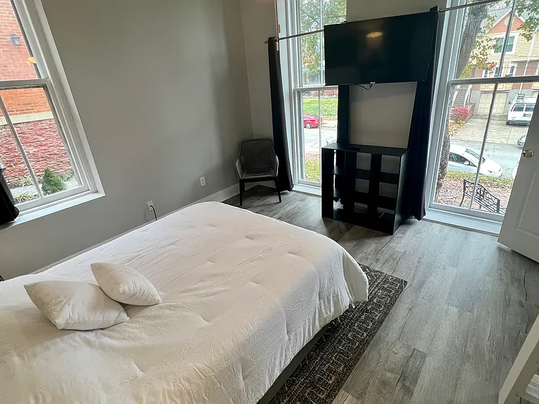 2142 Saint James Ave #1 — Photo 8
