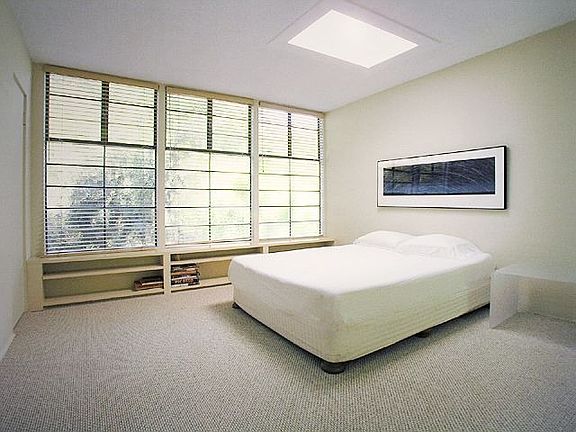 4th image of 8822 Wonderland Ave