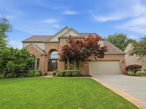 1756 Mountain Ash Dr, West Bloomfield, MI 48324