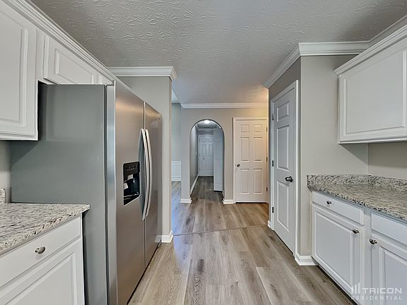 5th image of 802 Plantation Ct