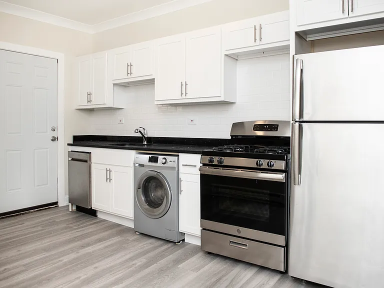 730 W Roscoe St #10N — Photo 1
