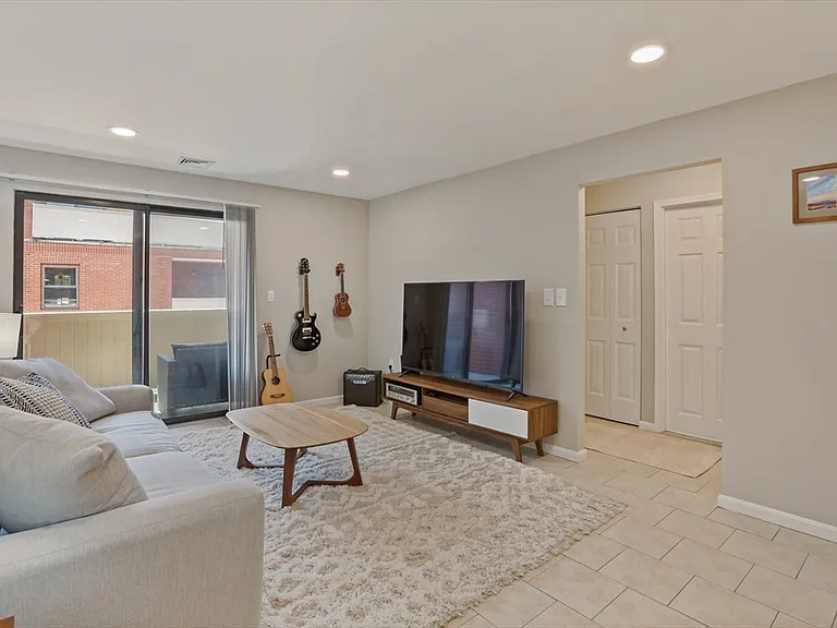20 Central St #306 — Photo 4