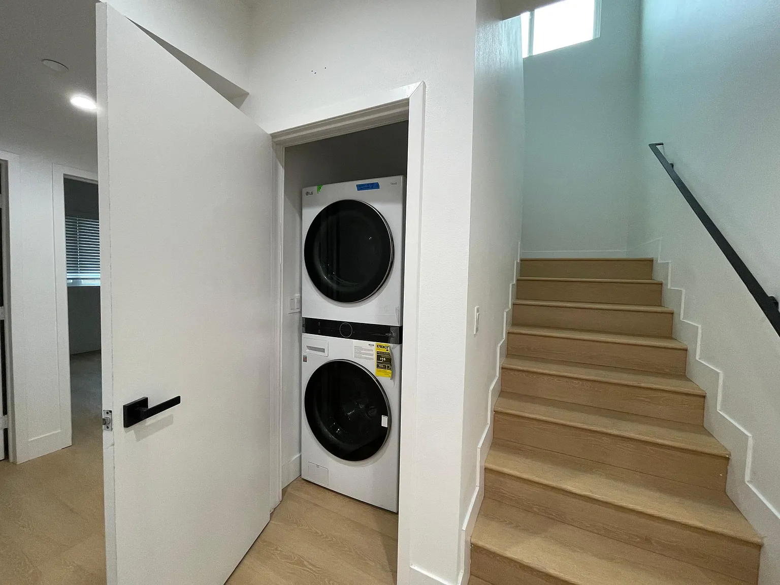 6 bed, 110 sqft, $1,379 — Photo 2