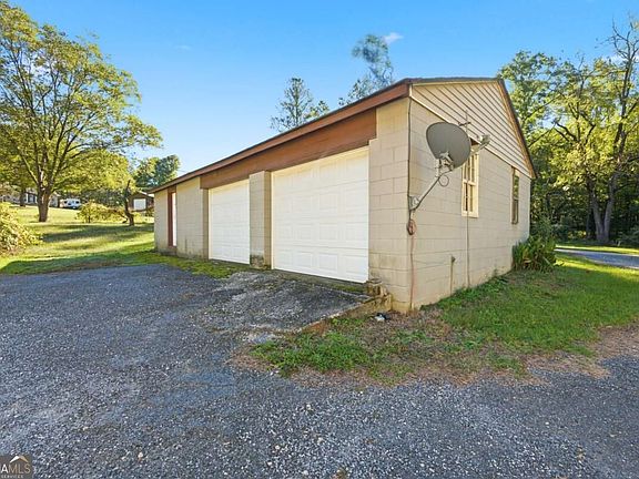 3rd image of 1141 Stewart Rd
