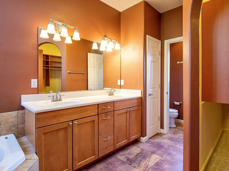 1336 Stanford Dr NE — Photo 8