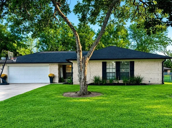 1457 Camellia Dr, Sweeny, TX 77480