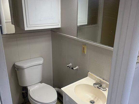 3rd image of 5 Maple St #2R