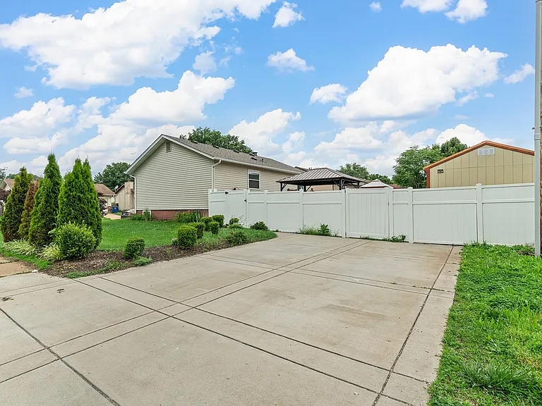 803 Matthews Dr — Photo 44