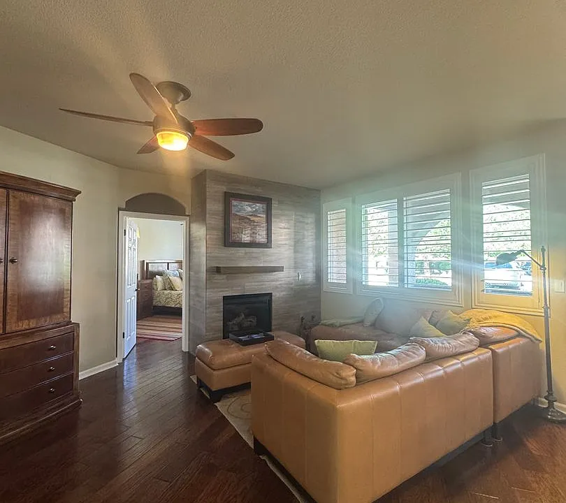 6090 Ingleston Dr #912