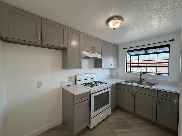 833 N 1st St #4 — Photo 6