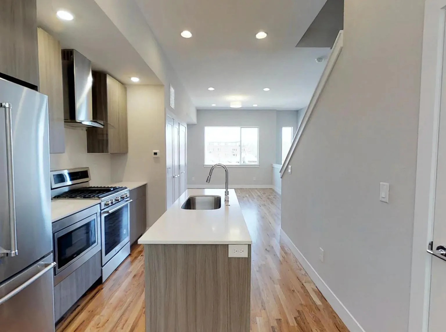 2 bed, 2.5 bath, 1425 sqft, $3,300 — Photo 3