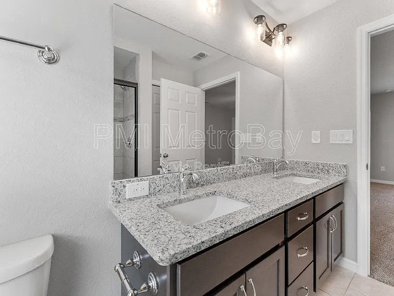 9461 N Sandree Dr — Photo 26