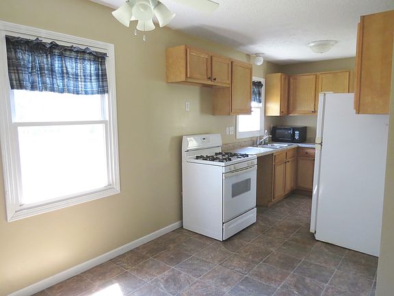 5th image of 607 W Ash St
