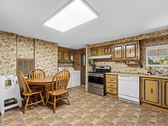 14th image of 19001 Rolling Oak Rd