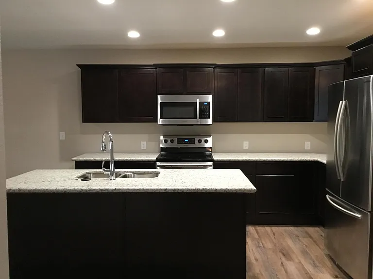 KITCHEN W/FURNISHED APPLIANCES