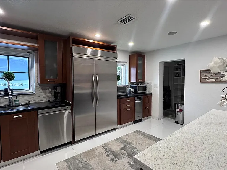 1332 Van Buren St — Photo 28