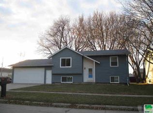 237 N 5th Ave, Sheldon, IA 51201