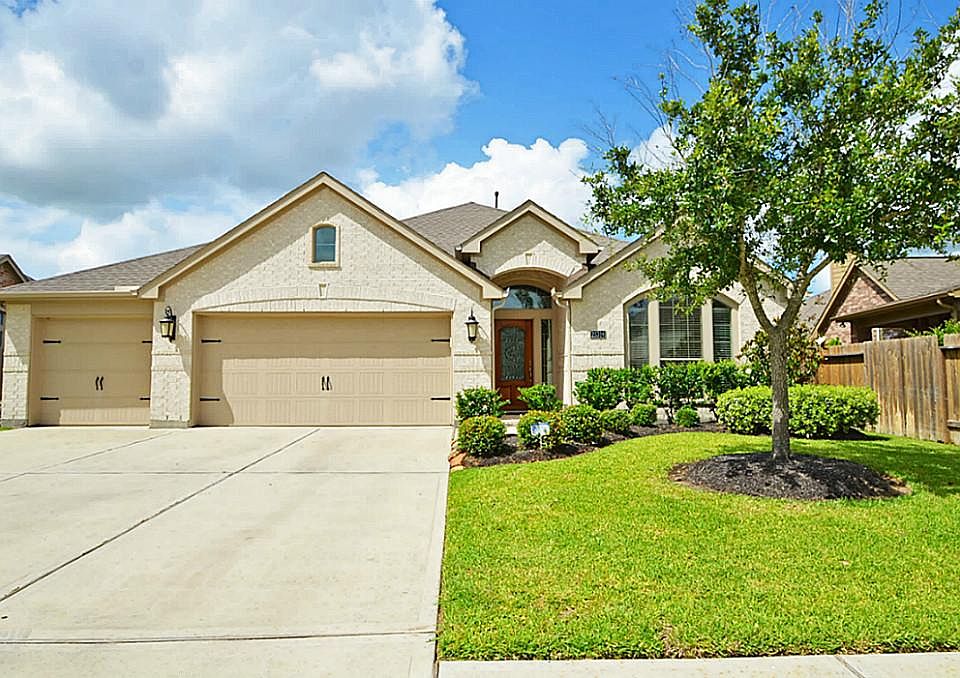 Hard to find Perry Built, 4 bedroom, one story with full three car garage and 1/3 acre lot with NO B